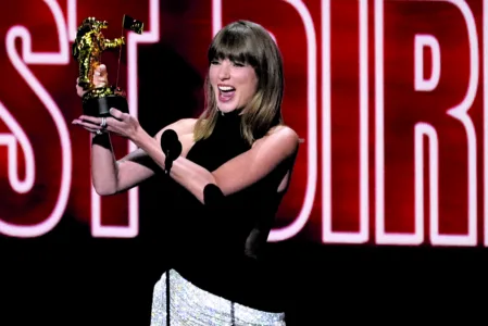 Swift sets new VMA record, Madonna gets Artist of Year